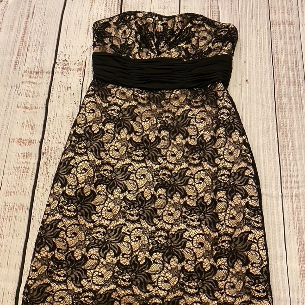 White House Black Market Strapless Black Lace Gold Sheath Cocktail Dress Size 0